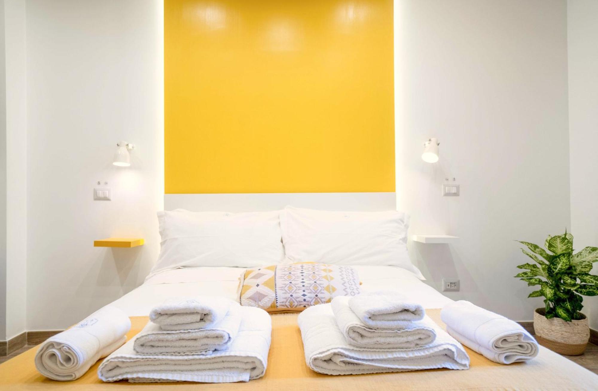 Vacuna Pleasant Rooms Napoli Bagian luar foto