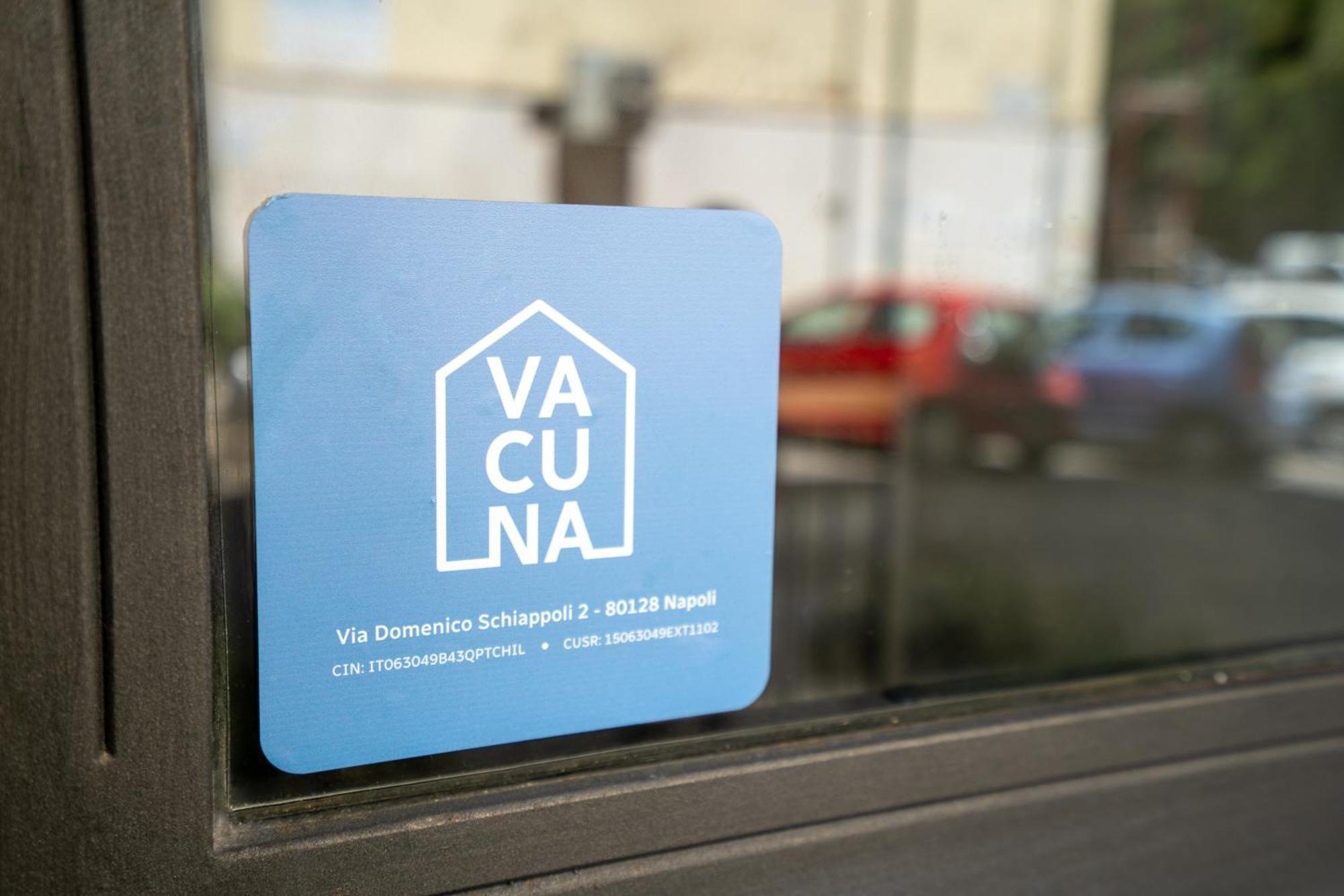 Vacuna Pleasant Rooms Napoli Bagian luar foto